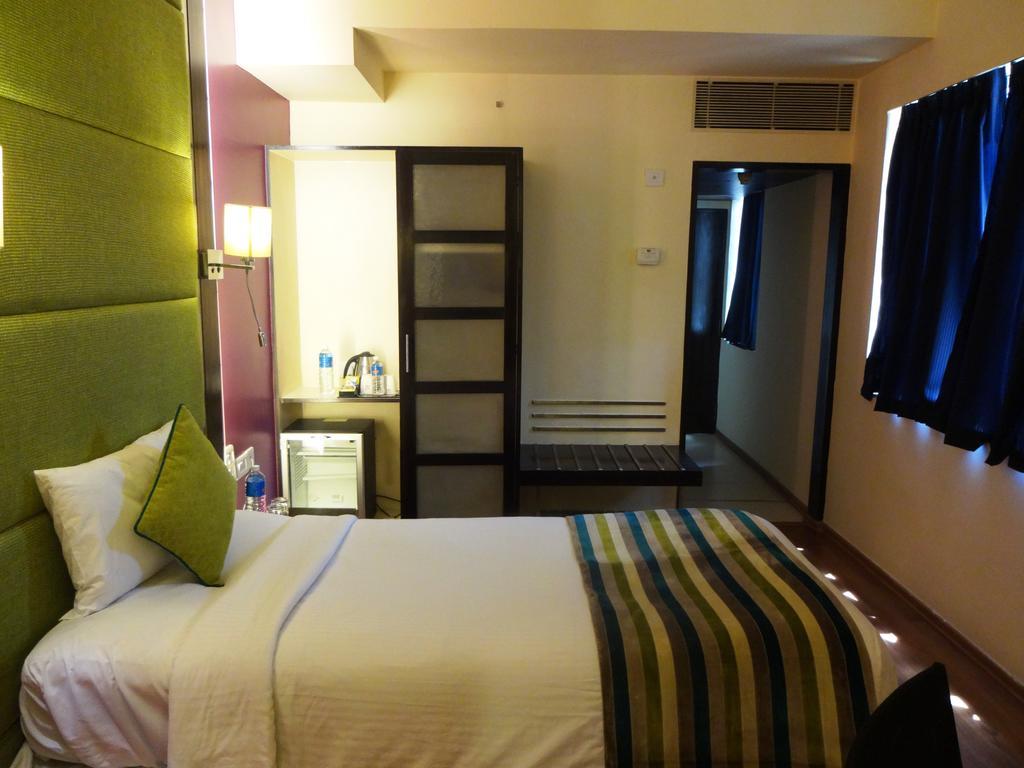 Royal Orchid Central Bangalore, Mg Road Extérieur photo