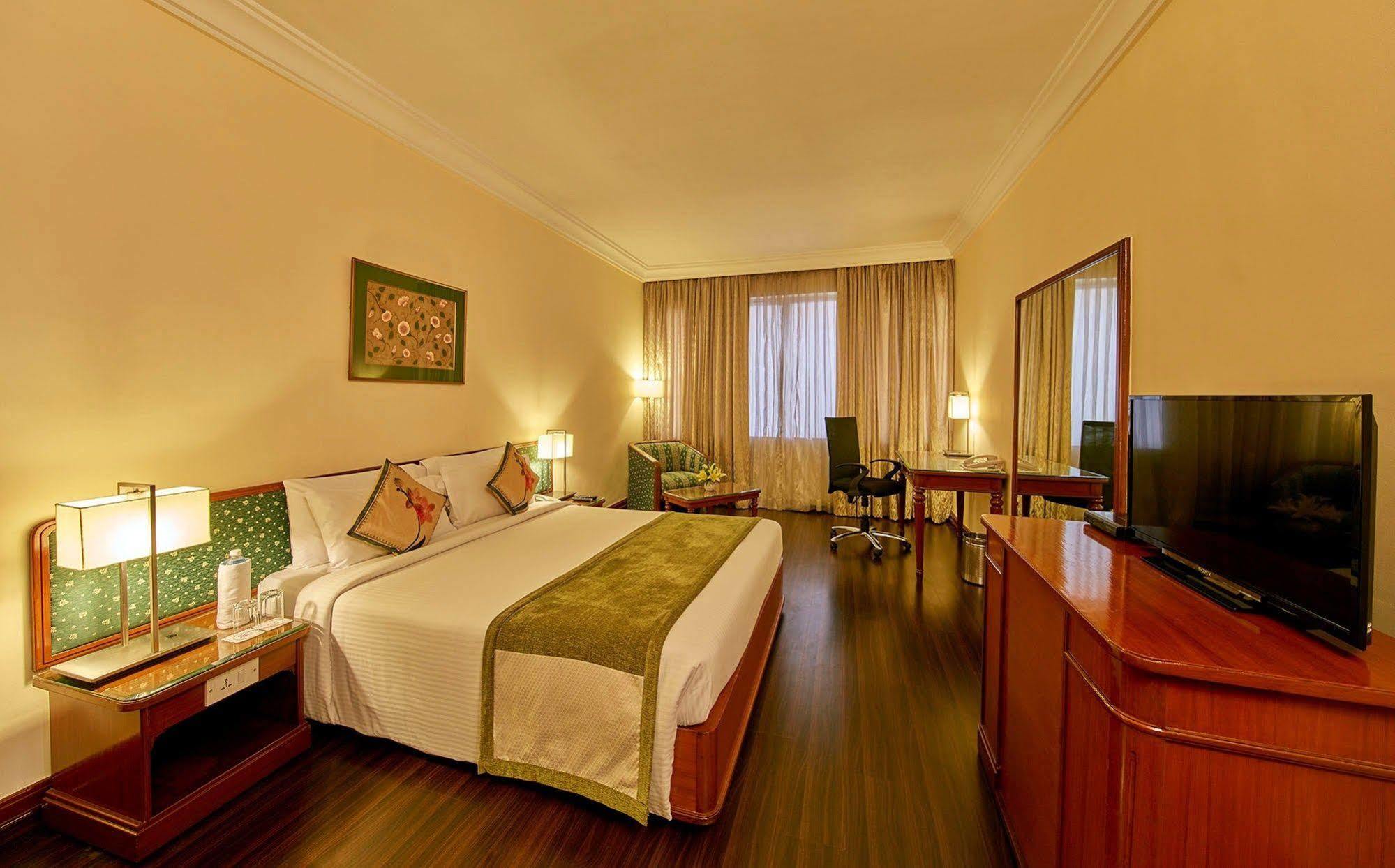 Royal Orchid Central Bangalore, Mg Road Extérieur photo