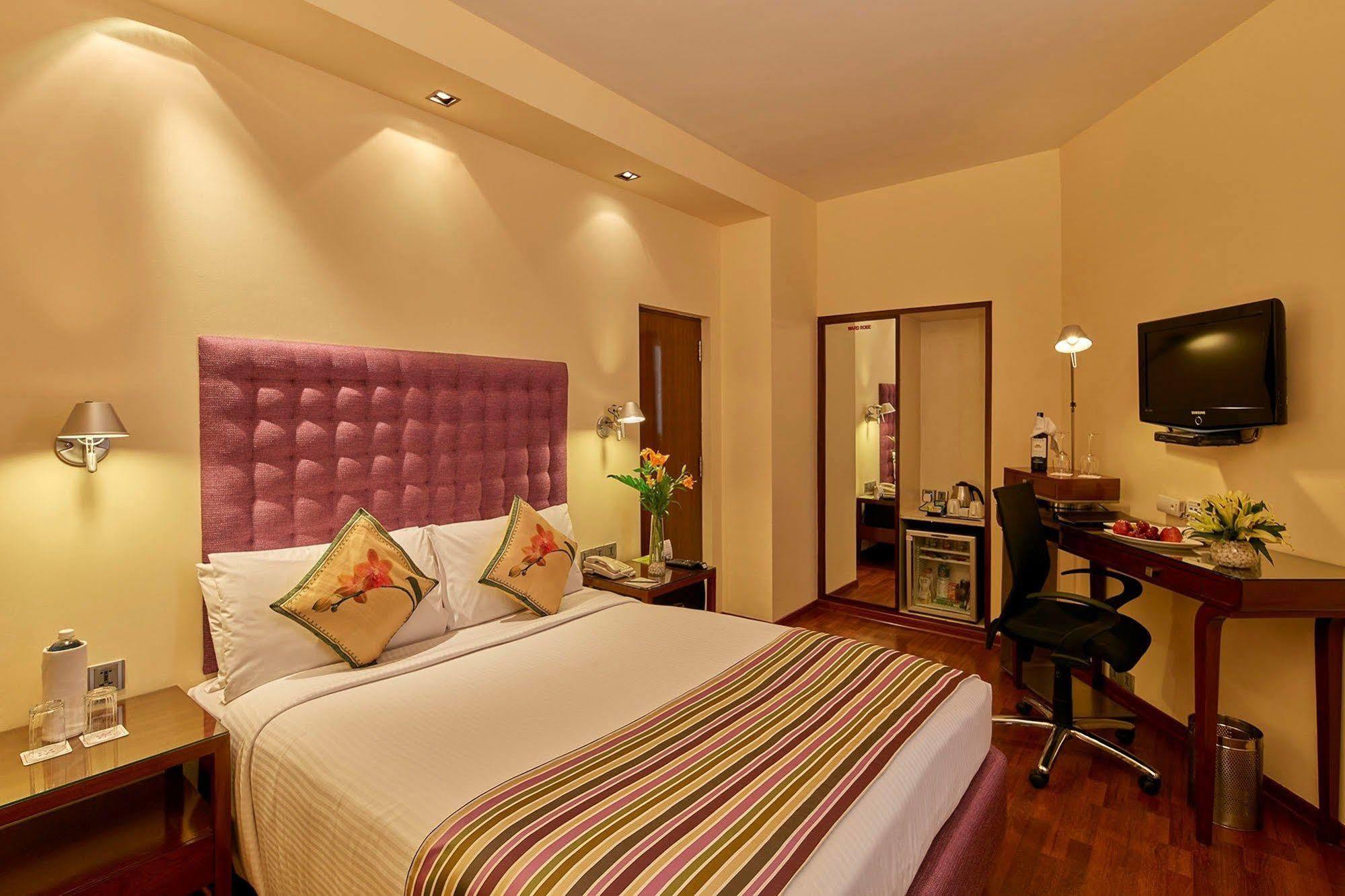 Royal Orchid Central Bangalore, Mg Road Extérieur photo