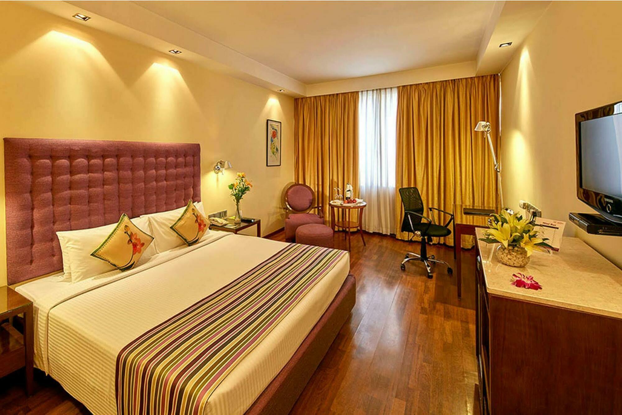 Royal Orchid Central Bangalore, Mg Road Extérieur photo